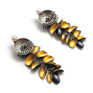Gold Petal and Pearl Earrings-Earrings-So Young Park-Pistachios