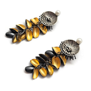 Gold Petal and Pearl Earrings-Earrings-So Young Park-Pistachios