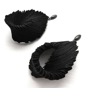 Comme Tolio with Oval Posts - Black - Pistachios