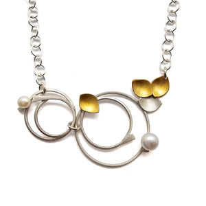 Circle Petal and Pearl Necklace