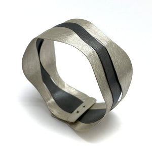 Bright & Oxidized Silver Wave Bracelet-Bracelets-Kacper Schiffers-Pistachios
