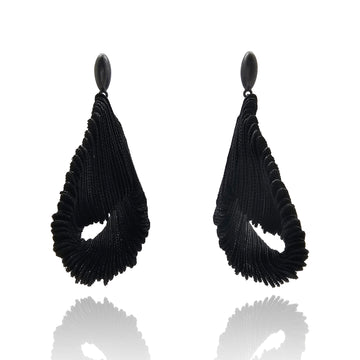 Comme Tolio with Oval Posts - Black