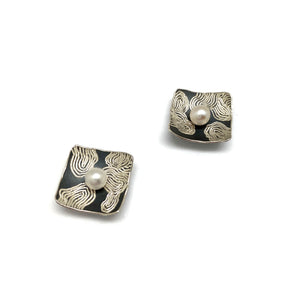 Etched Pearl Square Studs-Earrings-So Young Park-Pistachios