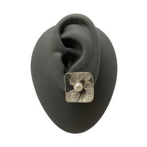 Etched Pearl Square Studs-Earrings-So Young Park-Pistachios