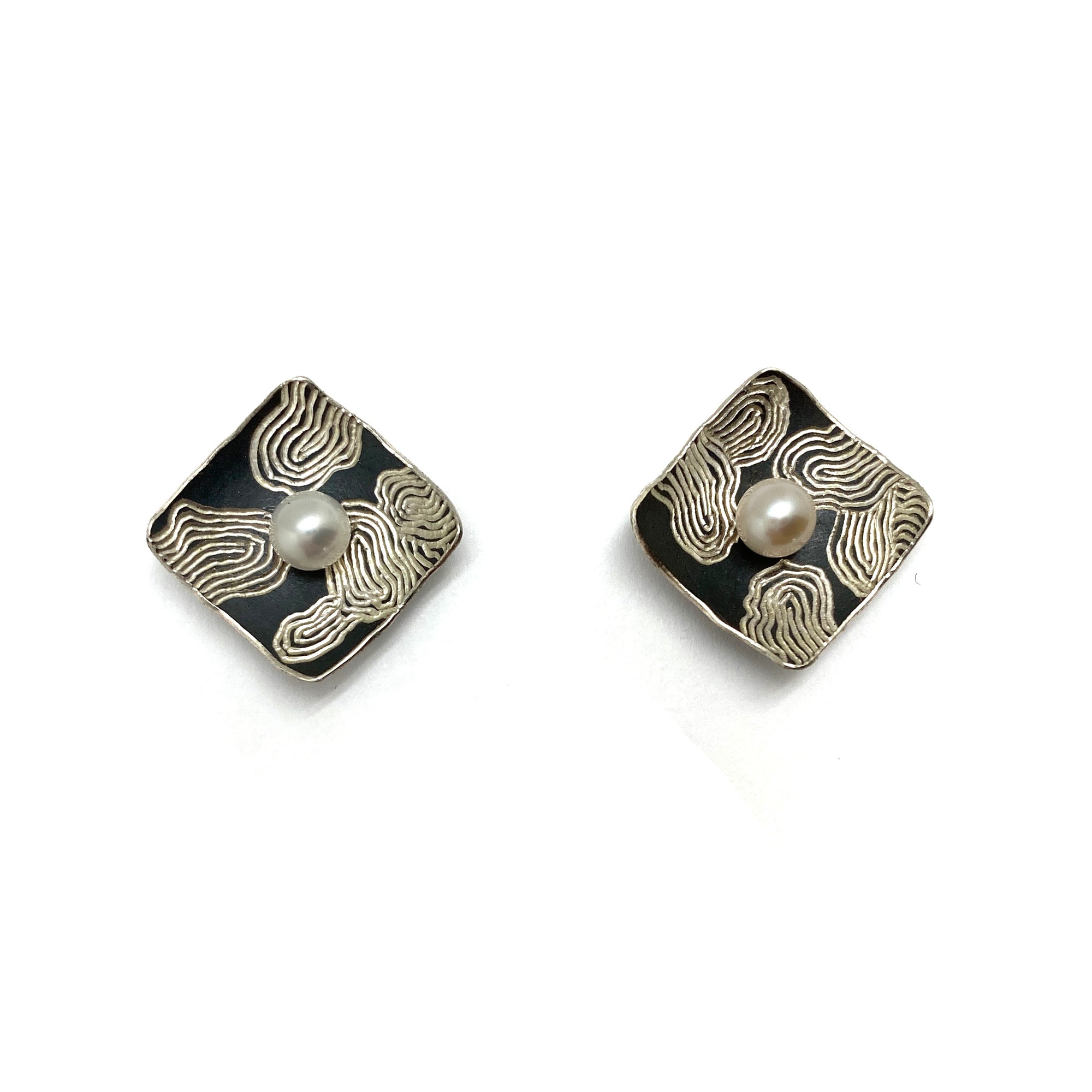 Etched Pearl Square Studs-Earrings-So Young Park-Pistachios