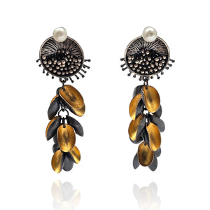 Gold Petal and Pearl Earrings-Earrings-So Young Park-Pistachios