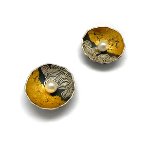 Gold and Pearl Circle Studs-Earrings-So Young Park-Pistachios