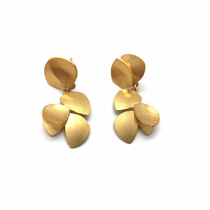 Mini Climbing Petals - Gold-Earrings-Oliwia Kuczynska-Pistachios