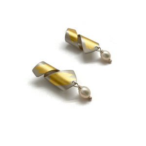 Pearl Twist Earrings-Earrings-Judith Neugebauer-Pistachios