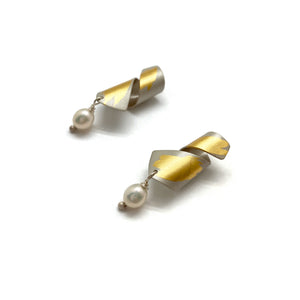 Pearl Twist Earrings-Earrings-Judith Neugebauer-Pistachios
