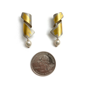 Pearl Twist Earrings-Earrings-Judith Neugebauer-Pistachios