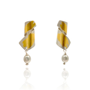 Pearl Twist Earrings-Earrings-Judith Neugebauer-Pistachios