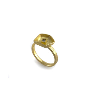 Pentagon 18k Gold Ring-Rings-Petra Class-Pistachios