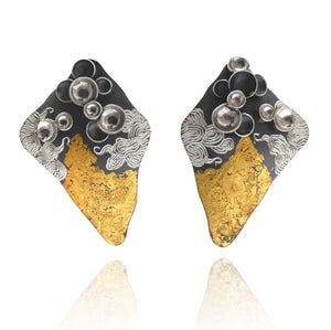 Pointed Swirling Earrings-Earrings-So Young Park-Pistachios