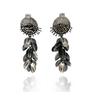 Silver Petal and Pearl Earrings-Earrings-So Young Park-Pistachios