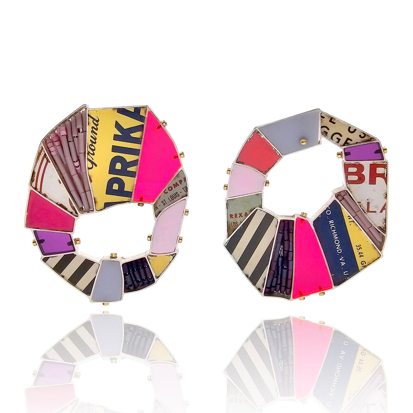 Stepping on Metal Barnacles Earrings - Pistachios