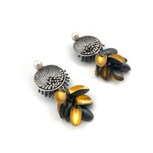 Gold Petal and Pearl Earrings-Earrings-So Young Park-Pistachios