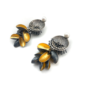 Gold Petal and Pearl Earrings-Earrings-So Young Park-Pistachios