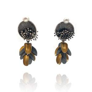 Gold Petal and Pearl Earrings-Earrings-So Young Park-Pistachios