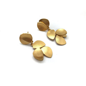 Mini Climbing Petals - Gold-Earrings-Oliwia Kuczynska-Pistachios