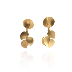 Mini Climbing Petals - Gold-Earrings-Oliwia Kuczynska-Pistachios