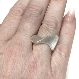 Silver Wave Ring-Rings-Halil Sartikan-Pistachios