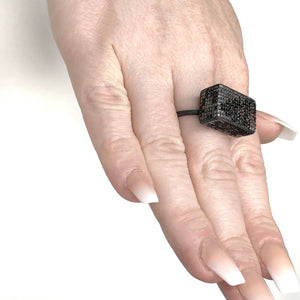 Small Mesh Rectangle Cube Ring-Rings-Sandra Salaices-Pistachios